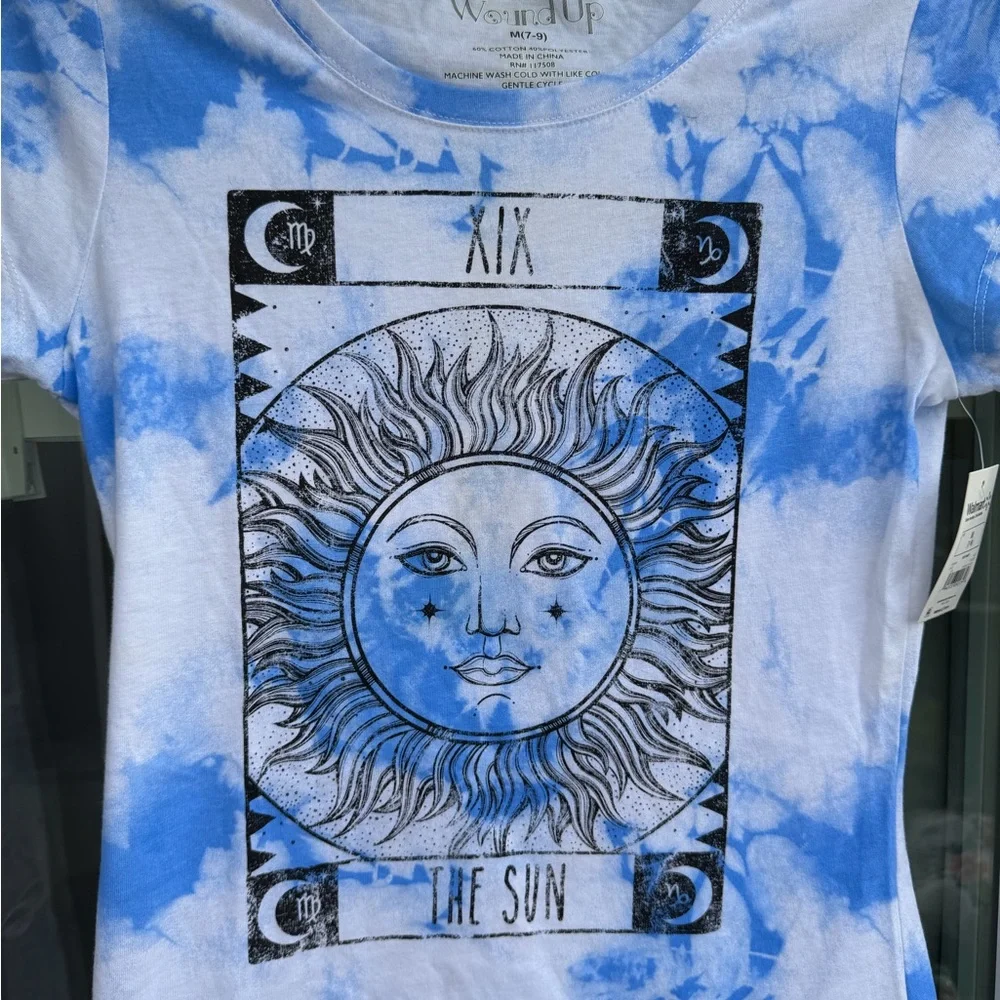⭐️ 3/$15 ⭐️BNWT Women's Blue Tie-Dye Sun Graphic Tee - Picture 2 of 5